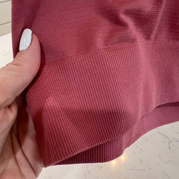 Lululemon top with open back - Picture 2 of 6